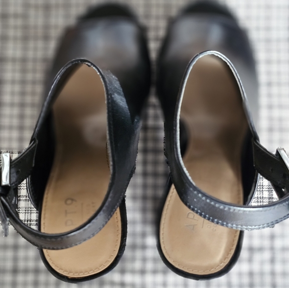 Apt. 9 chunky black open toed heel. Woman's size 9. - Picture 4 of 10